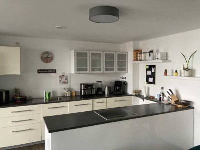 Geschmackvolle 4-Raum-Wohnung mit gehobener Innenausstattung mit Balkon und EBK in Ottobeuren