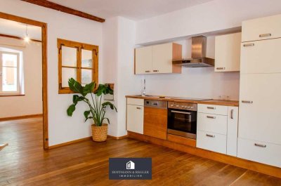 Stilvolle 2-Zimmer-Altbauwohnung mit Terrasse, saniert 2016, sofort bezugsfrei