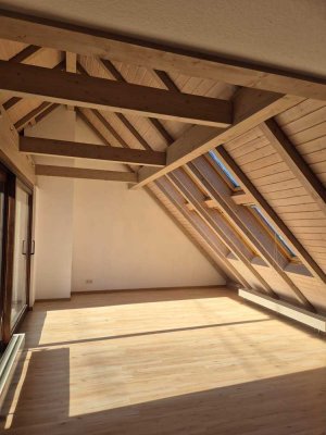 Schöne und gepflegte 3,5-Zimmer-Dachgeschosswohnung mit Balkon und EBK in Künzelsau