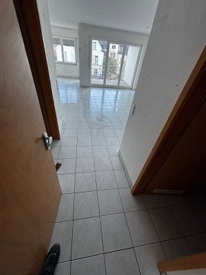 Friedberg Zentrum ab 01.06. - Sonniges großes 1-Zimmer Appartment, Südbalkon
