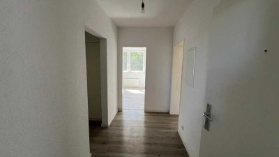 **Helle 4-Zimmer Wohnung mit Balkon und tollem Ausblick**