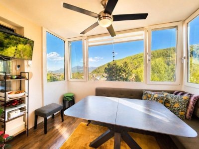 Liebevoll sanierte 4-Zimmer-Wohnung mit Wohnwintergarten und herrlichen Weitblick