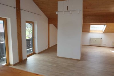 *** Frisch renovierter Dachgeschoßtraum mit beruhigendem Blick vom Südbalkon in die Berge ***