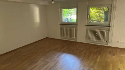 Geräumige, preiswerte und gepflegte 5-Raum-Doppelhaushälfte mit EBK in Hünstetten