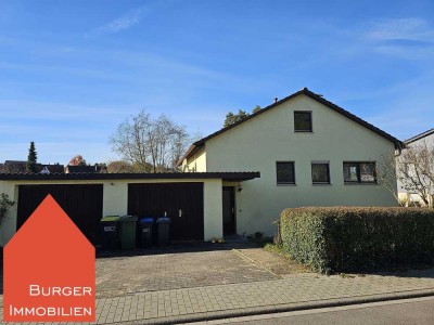Ein Haus mit ELW in schöner Lage, ruhig und naturnah, mit 2 Garagen und Garten in Lienzingen