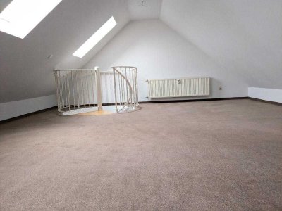 Schöne 3 Raum-Maisonette-Wohnung, mit großzügigen Räumen und Badezimmer mit Taglicht und Badewanne