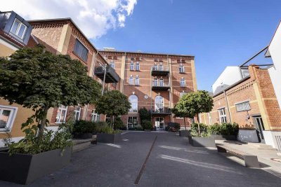 Repräsentatives Wohnen auf höchstem Niveau – Exklusive, möblierte Maisonette-Whg mit Dachterrasse
