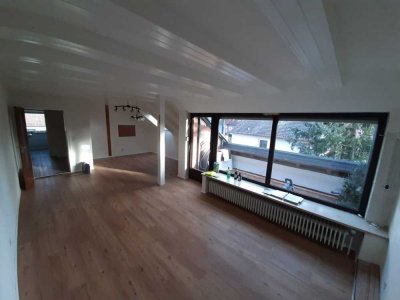 Zweitbezug nach Sanierung: exklusive 3-Zimmer-Dachgeschosswohnung mit Balkon in GERMERING