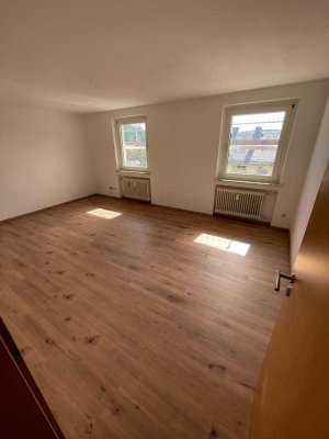 Renovierte 3-Zimmer Wohnung mit Balkon, Einbauküche auf Wunsch