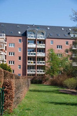 Wohnung mit Parkett und Terrasse zum grünen Innenhof