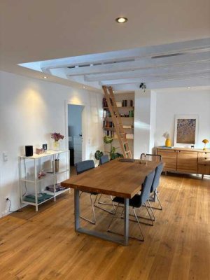 Pempelfort Moderne 3-Zimmer-DG Wohnung mit Balkon – renoviert 2021