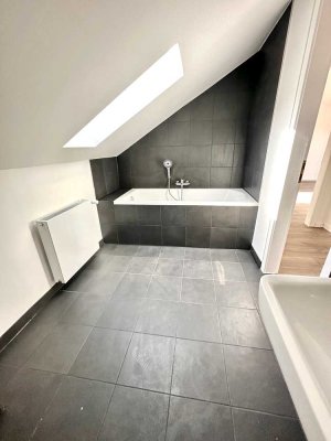 Hochwertig kernsanierte 2-Zimmer Dachgeschosswohnung in Mülheim an der Ruhr - Dümpten