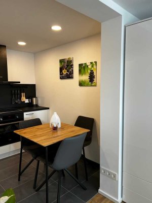 Vollständig renovierte Wohnung mit einem Zimmer sowie Balkon und Einbauküche in Friolzheim