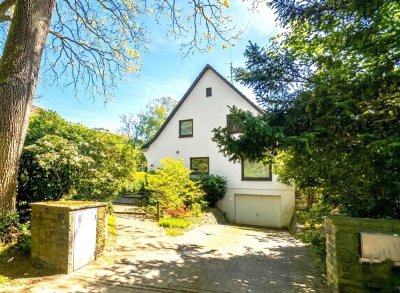 Sonnige Perspektiven in Volksdorf: Solide Substanz in Bestlage im Grünen