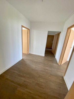 attraktive große Wohnung mit 3 Wohnräumen