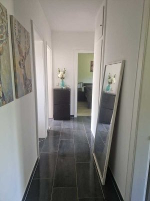 Schönes Wohnen in grüner Umgebung: sanierte 4-Zimmer-Wohnung im Erdgeschoss zu vermieten!