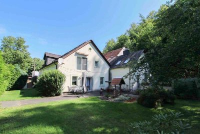 MFH mit bis zu 4 Wohneinheiten, insgesamt 11 Zimmer, Potenzial zur flexiblen Nutzung in Alleinlage