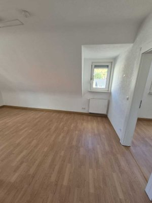 Frisch renovierte 3-Zimmer Dachgeschosswohnung