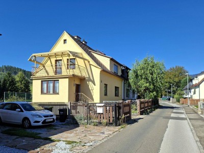Gemütliche Doppelhaushälfte mit Vollkeller und Garage