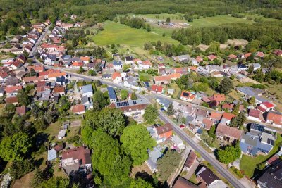 Zweifamilienhaus mit großem Garten und Möglichkeit zum Mehrgenerationenwohnen