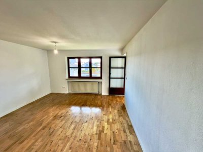 Charmante, sanierte 1-Zimmer-Wohnung mit Balkon und Top-Lage in Holzkirchen
