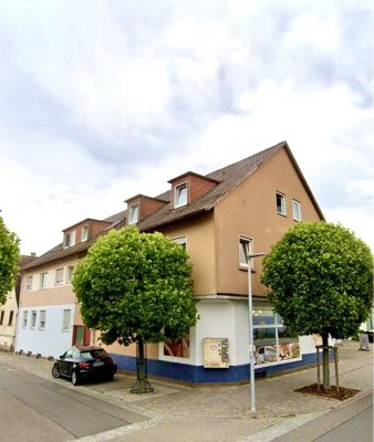 Mehrfamilienhaus mit Café, XXL-Terrasse & Garagen - ca. 1.000 m², Top-Rendite, von privat
