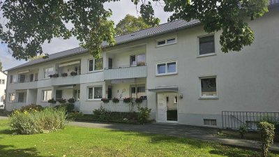 Lannesdorf/Antoniterstr: möblierte 3-Zi-Whg mit Balkon + neuem Bad - optional auch löffelfertig