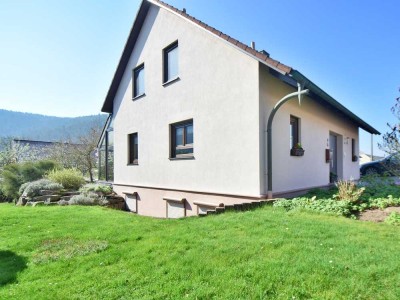 Wohnglück für Familien – charmantes Einfamilienhaus mit PV-Anlage & Pool