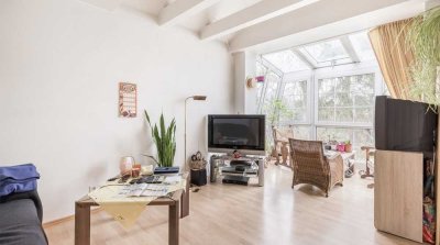 Moderne 2-Zimmer-Wohnung mit zusätzlichem ausgebauten 31m² Spitzboden in Toplage