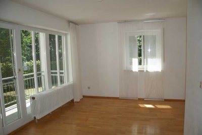 Gepflegte 3-Zimmer-Erdgeschosswohnung mit Balkon und EBK in Straubing