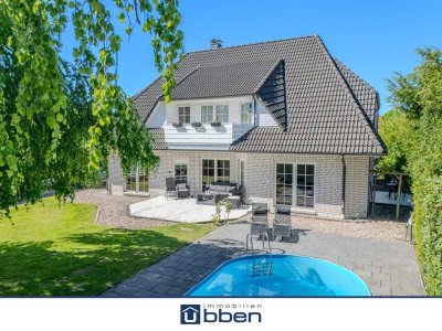 Provisionsfrei: Repräsentatives Wohnhaus mit Pool!