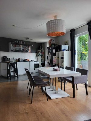 Sonnige, zentrumsnahe 3-Zimmer Wohnung mit EBK und großem Balkon