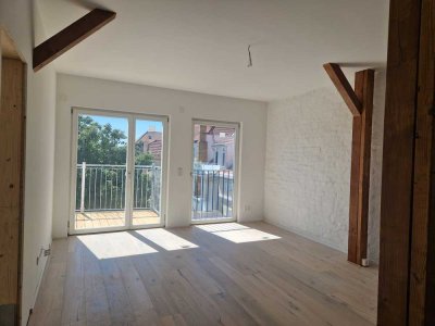 Erstbezug: 5-Zimmer Maisonette DG-Wohnung mit Balkon und Einbauküche