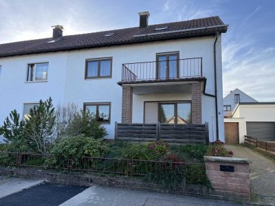 Attraktive Doppelhaushälfte mit Garage und großem Garten