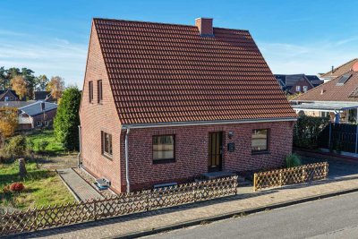 gemütliches EFH mit Solar & 3 Carports in zentraler Lage**