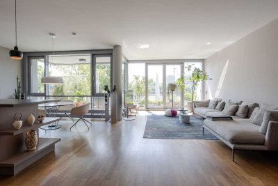 Luxuriös ausgestattete Wohnung mit Blick auf Main und Westhafen inklusive TG-Platz