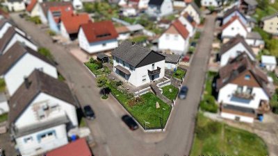 +++Familienparadies: Attraktives, freistehendes 2-Familienhaus mit Südwest-Terrasse, Balkon, eben...