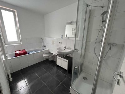 Schöne, helle 2-Zimmer-Wohnung mit EBK, Balkon, Fußbodenheizung & Aufzug in Düsseldorf-Rath