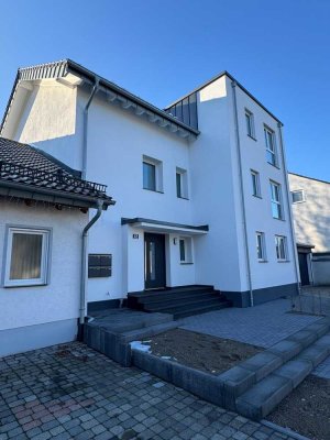 Komplett modernisierte 3-Zimmer-Wohnung mit großem Balkon