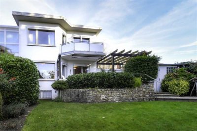 Zeitloses Design – Praktisches Reihenendhaus