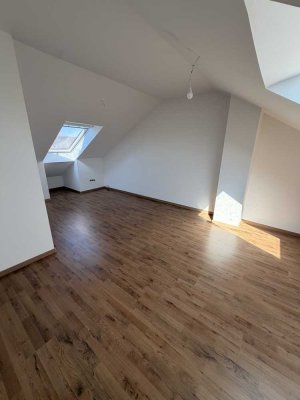 Saniertes 2-Zimmer-Dachgeschossapartment in Augsburg