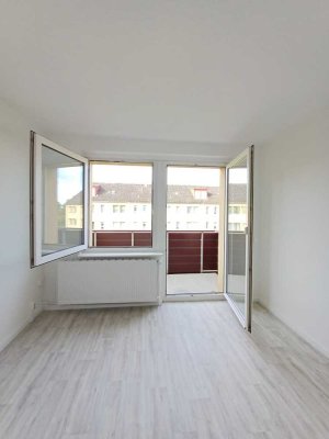 Modern renovierte 3-Raum-Wohnung mit Balkon in Reinkenhagen
