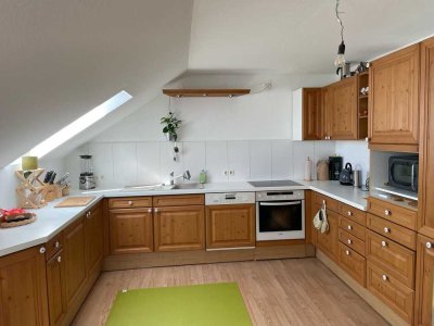 Helle und sanierte 4 Zimmer DG-Wohnung in Suppingen ab 01.06.25