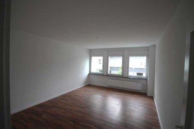 Hanau: Renovierte 3-Zimmer-Wohnung mit separatem Raum nahe Marktplatz und guter Verkehrsanbindung