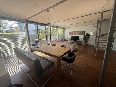 Modernes Architekten-Stahlhaus im Bauhausstil