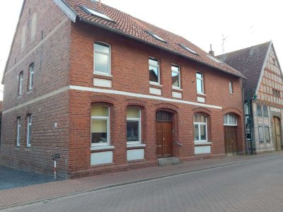 Schöne, lichtdurchflutete Altbau-Wohnung in Sachsenhagen zum 1.4.24 frei
