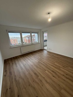 Erstbezug - modernisierte lichtdurchflutete Wohnung mit Balkon