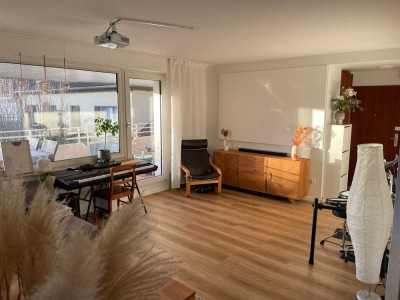 Moderne, frisch renovierte Wohnung in Ehrenfeld mit riesiger Loggia