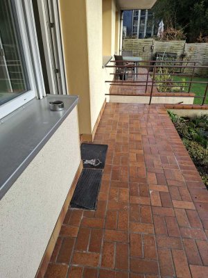 Komplett sanierte 2- Zimmer-Wohnung mit Terrasse