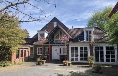 Eigenständiges Architekten-Atelierhaus mit Atriumgarten